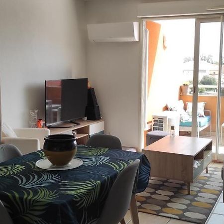 Appartement Avec Grande Terrasse A 15 Mn De La Mer Saint-Esteve  Экстерьер фото