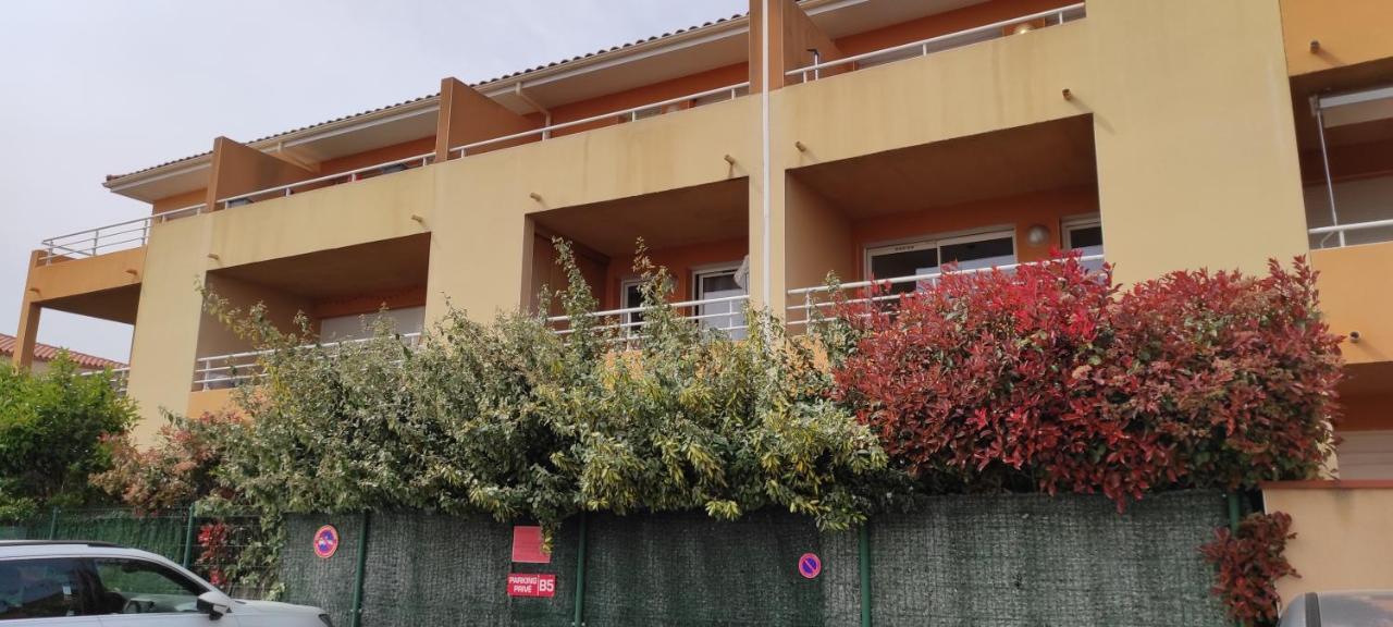 Appartement Avec Grande Terrasse A 15 Mn De La Mer Saint-Esteve  Экстерьер фото